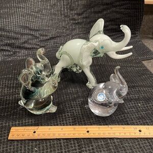 Elegant Glass Elephant Figurine Set - White and Clear